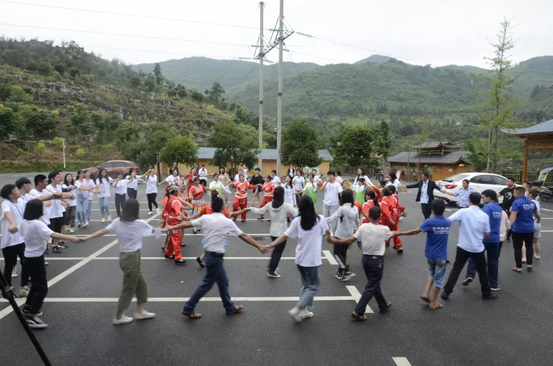 湖南旅游開(kāi)發(fā)公司,懷化旅游開(kāi)發(fā)公司,懷化峽谷探幽,懷化石林花山植物園